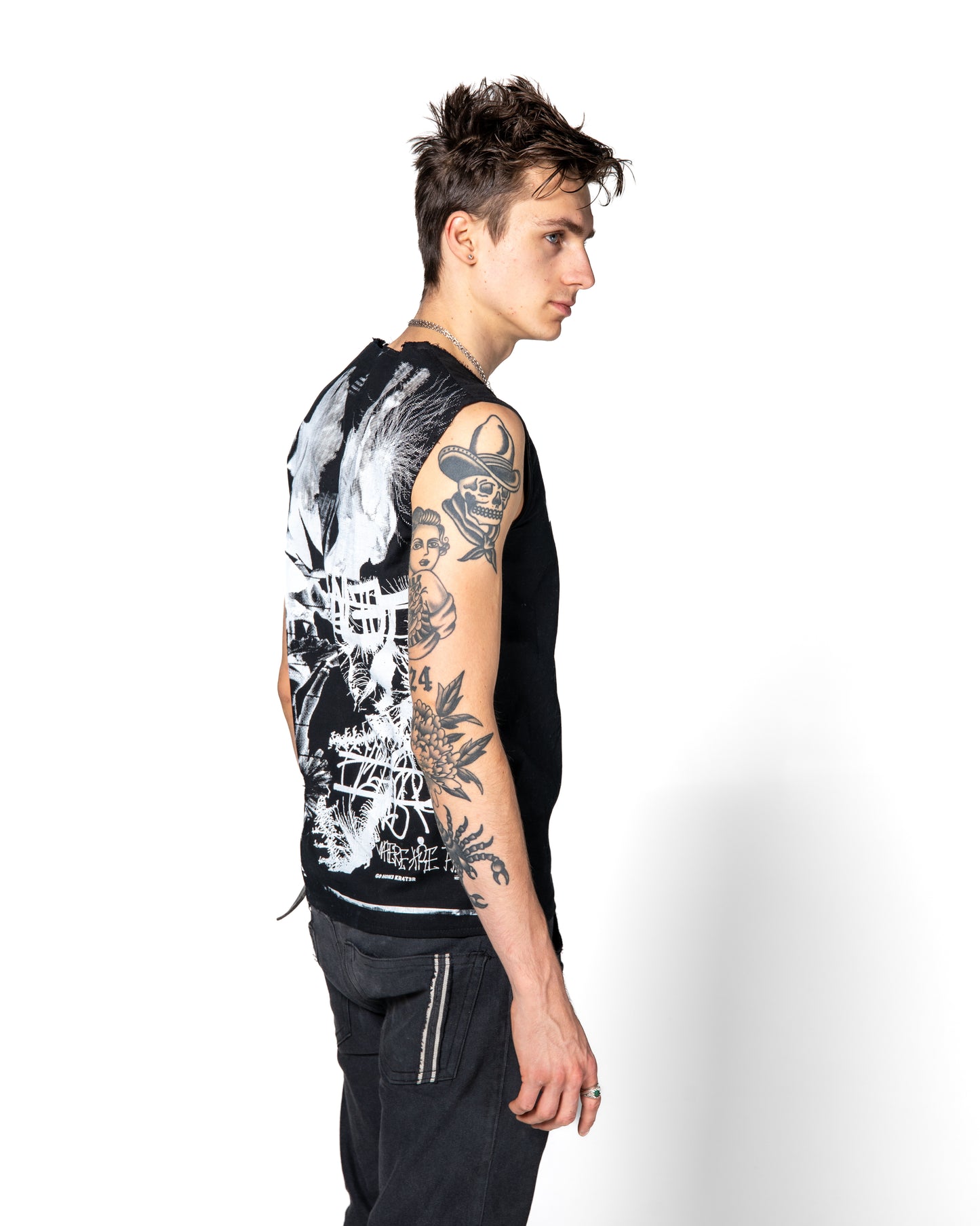 SLEEVELESS COMBAT TEE