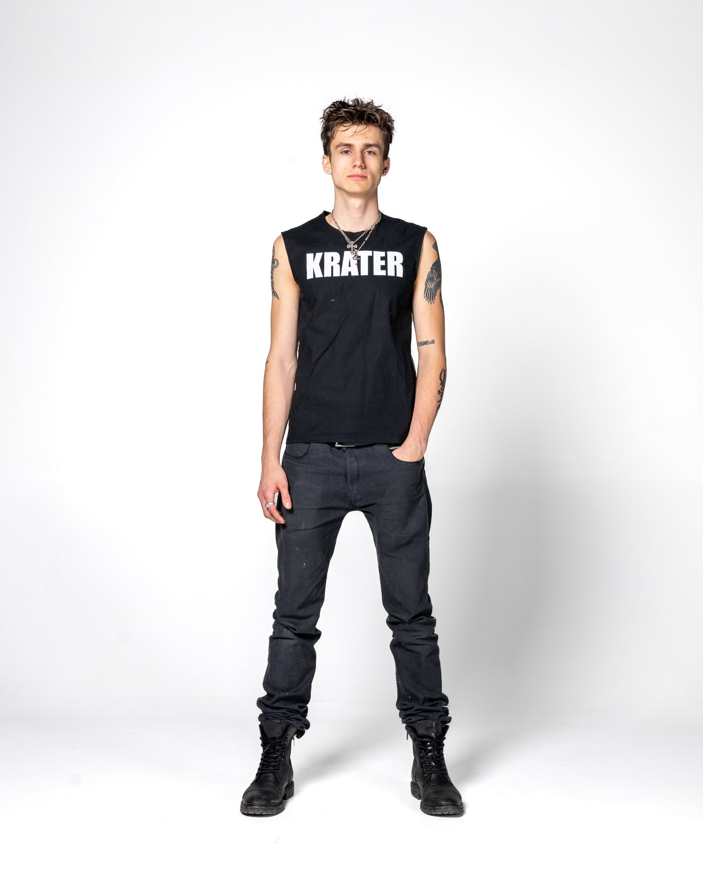 SLEEVELESS COMBAT TEE
