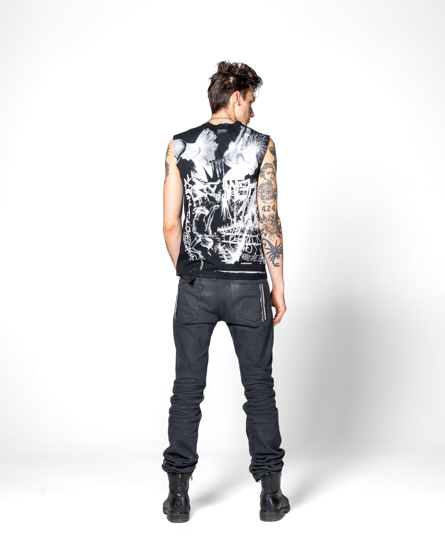 SLEEVELESS COMBAT TEE