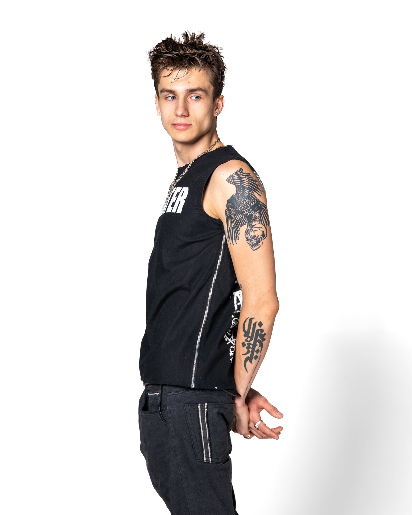 SLEEVELESS COMBAT TEE