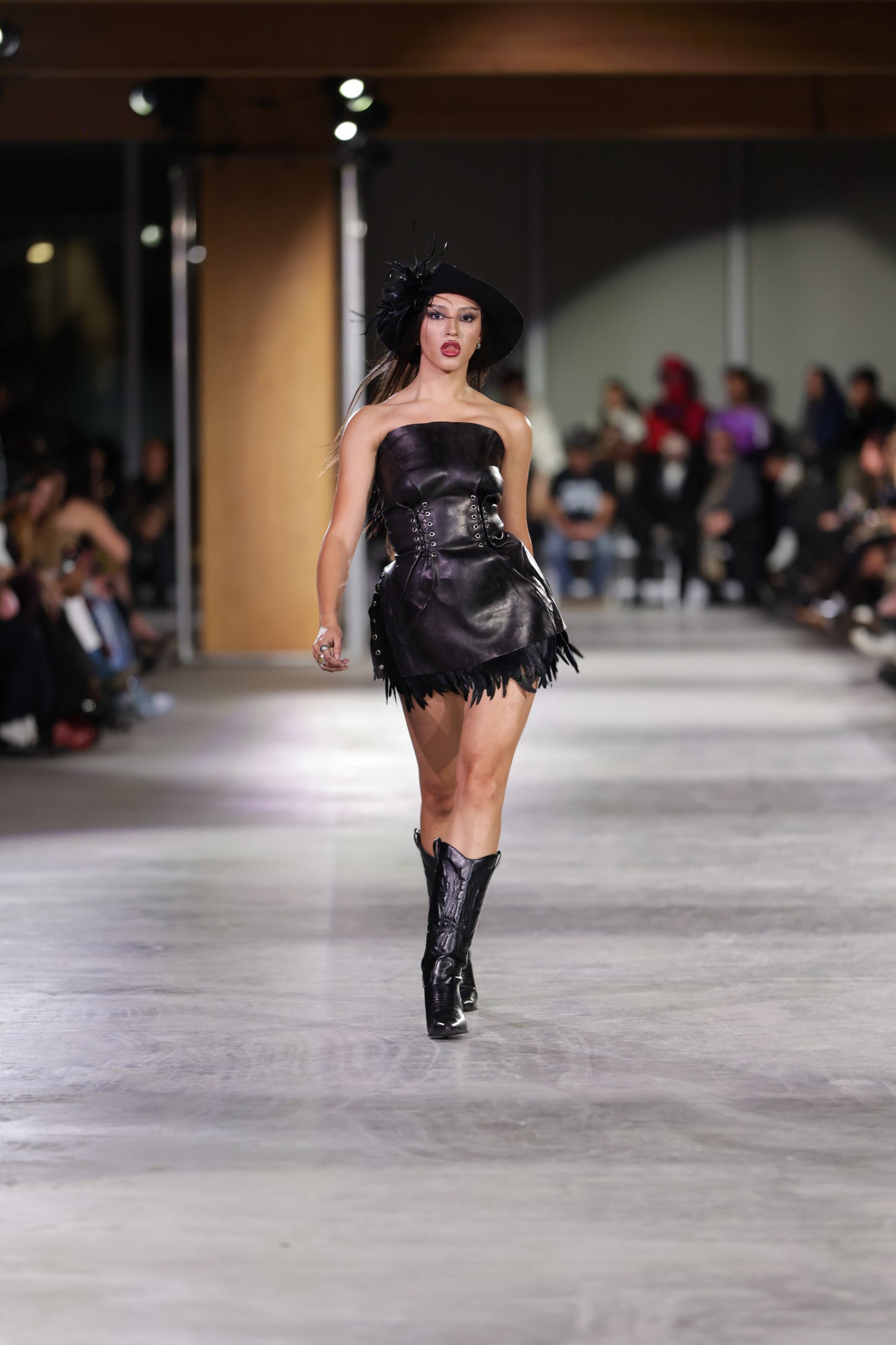 LEATHER MOLDED CORSET